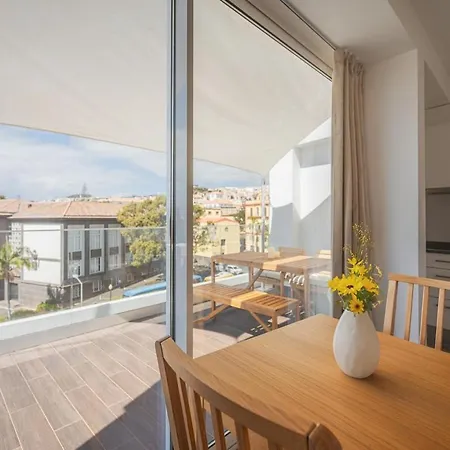 Madeira Rooftop Studio, Ocean & View Appartement *